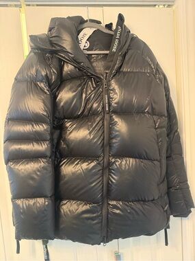 Canada Goose Black Quilted Jacket with Logo Patch